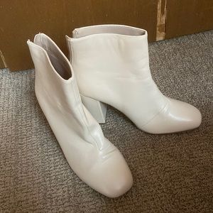 Short White Boots with Heel